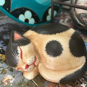 VTG Handmade & Painted Wood Sleeping Cat W/ Whiskers Folk Art Figurine Indonesia